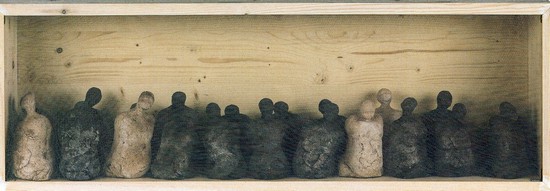 Espacios ajenos  Gres cocido, madera y tul  98,6 x 33,6 x 30 cm.